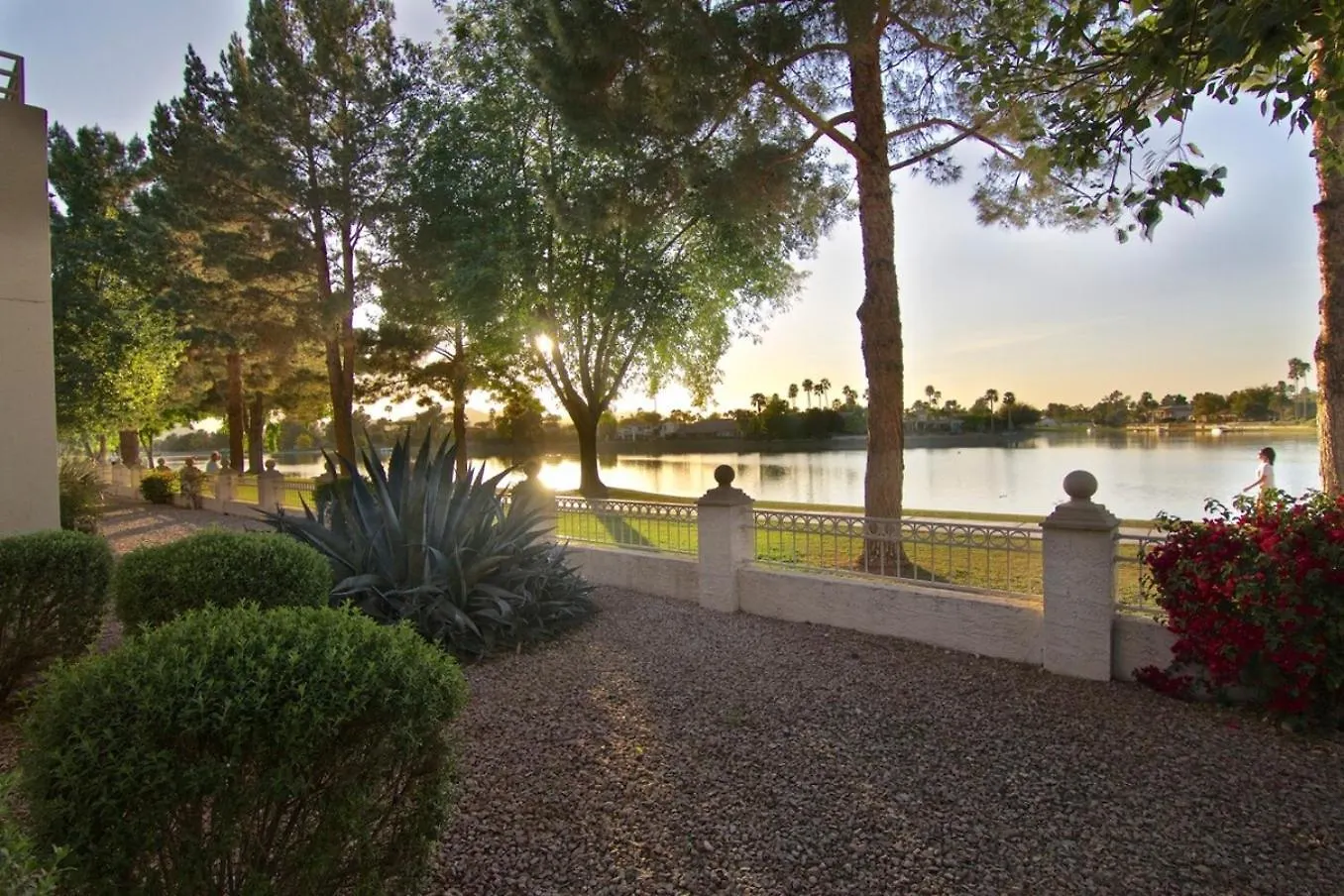 Vila Waterfront Views, Office, Main Floor, Walkable Scottsdale